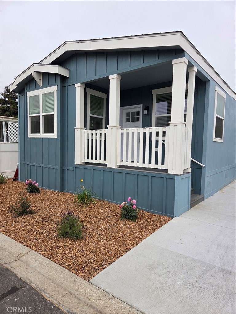 beautiful 3 bed home in desirable Buellton ranch club estates. Great location, private yard space, nice views from the new custom home. Just days away from being competed and probably the best priced home for value anywhere in the area. High flat ceilings and upgrades throughout in this open floorplan. close to all that Buellton/Solvang has to offer.