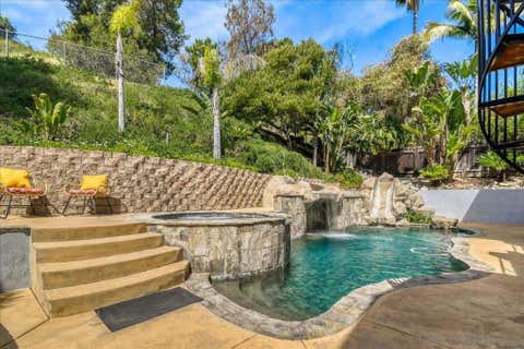 Photo of 2552 Arnott Street St, San Diego, CA 92110 (MLS # 260013873SD)
