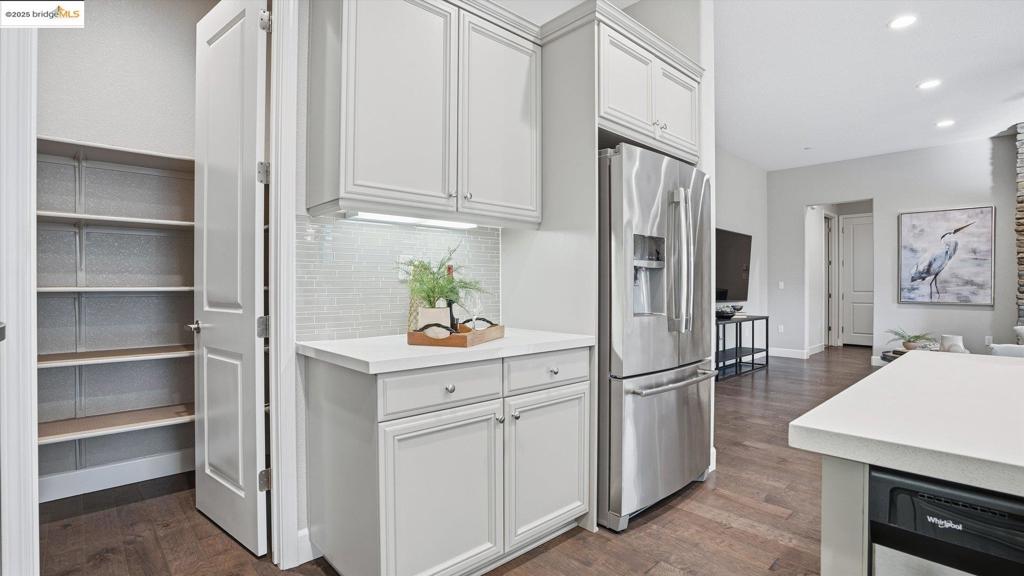 THE LAKES - Residential