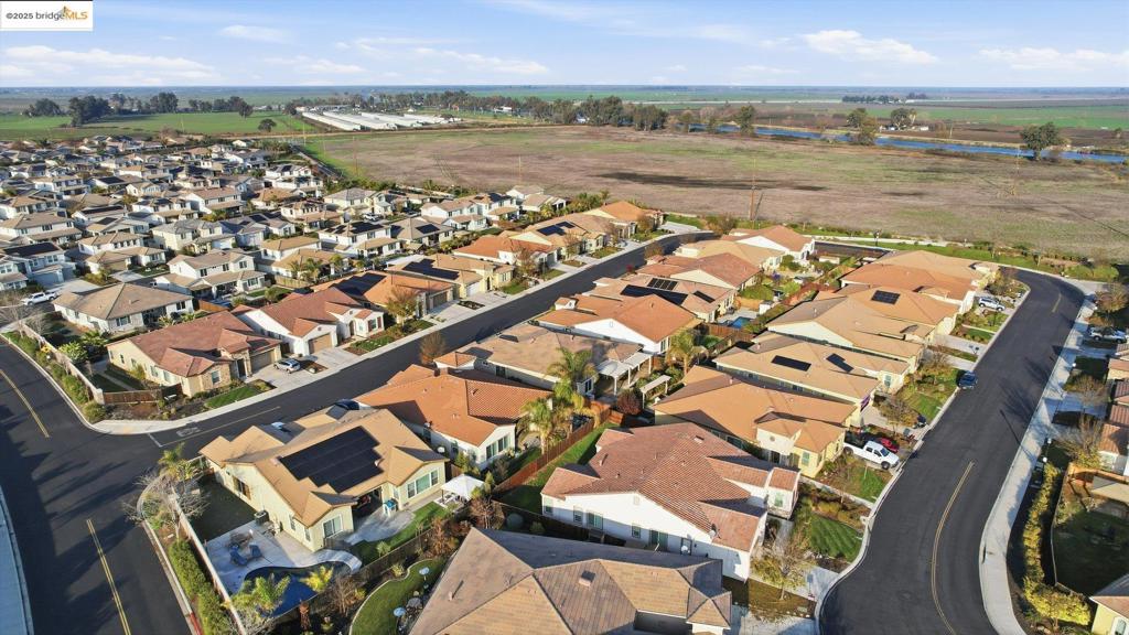 THE LAKES - Residential