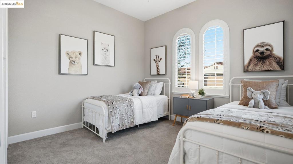 THE LAKES - Residential