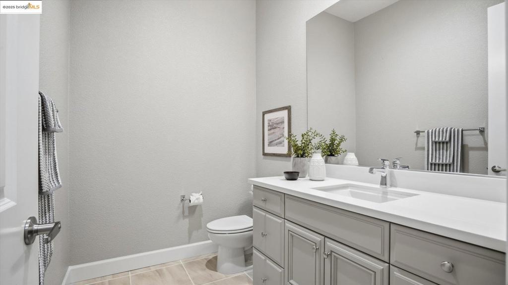 THE LAKES - Residential