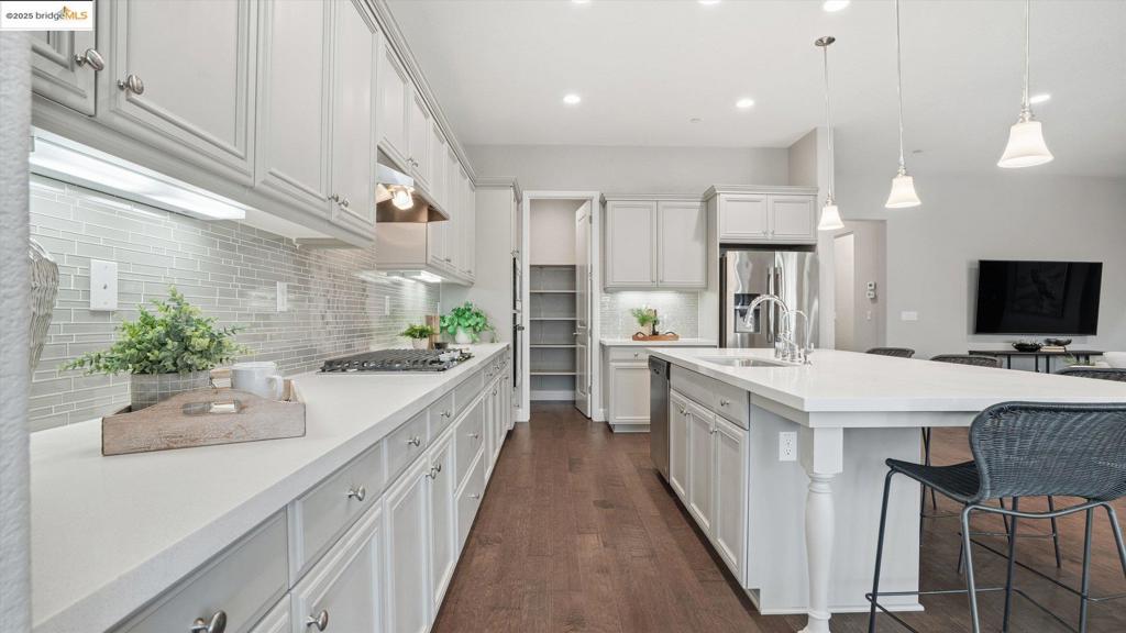 THE LAKES - Residential