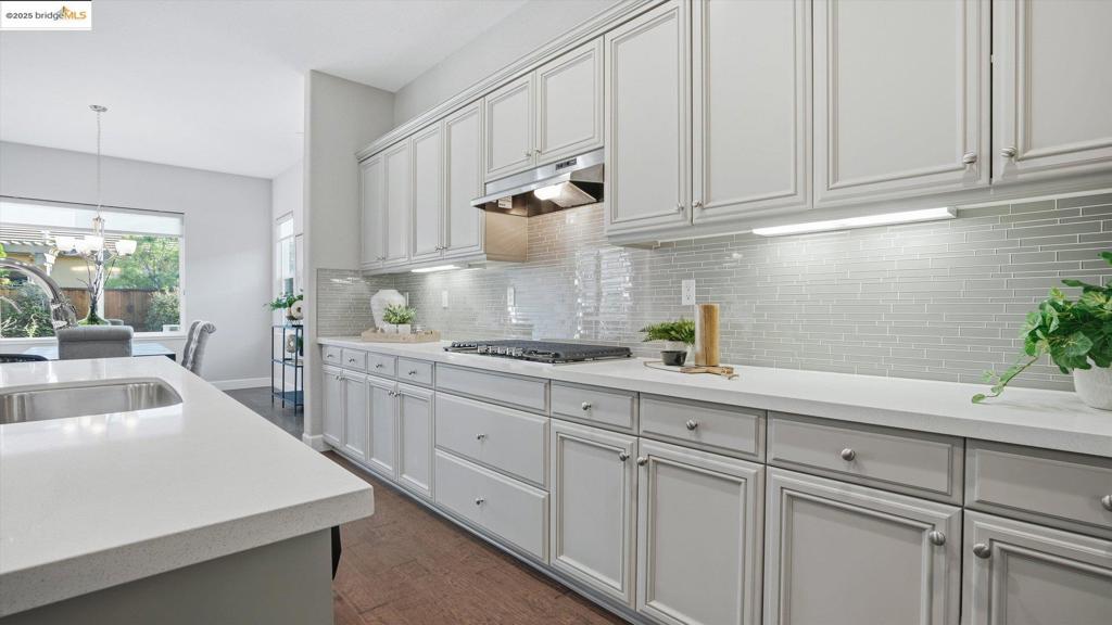 THE LAKES - Residential