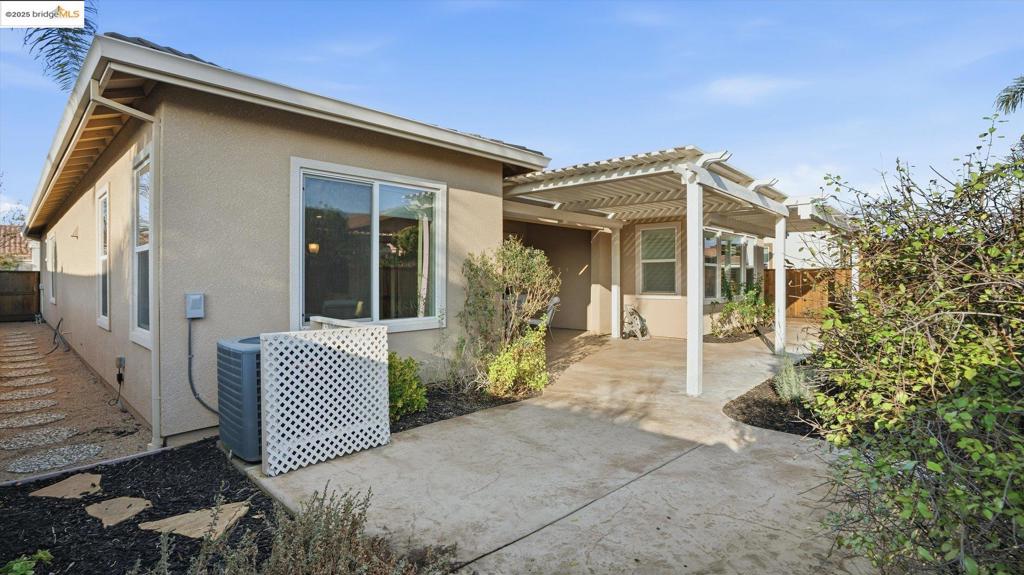 THE LAKES - Residential