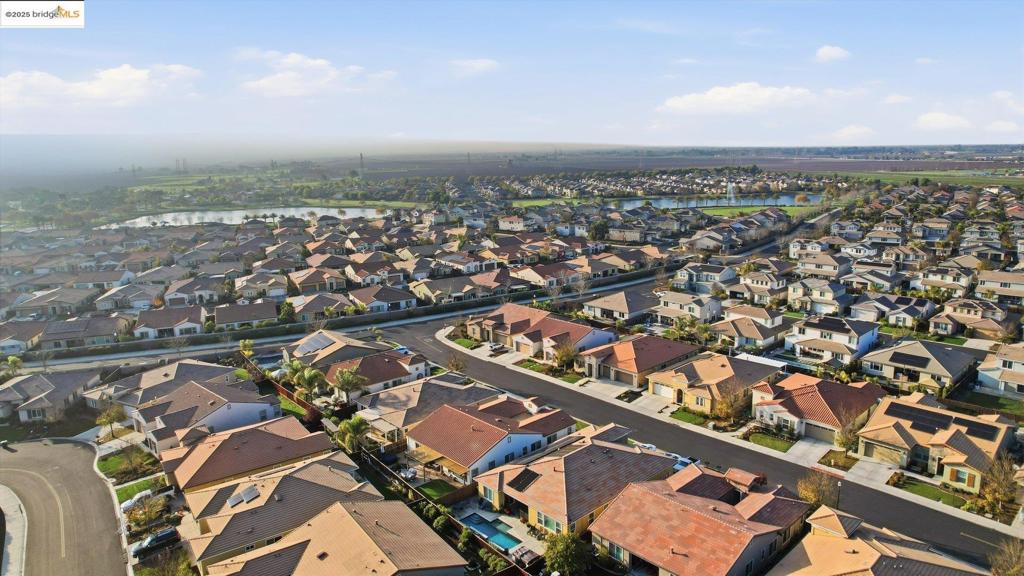 THE LAKES - Residential