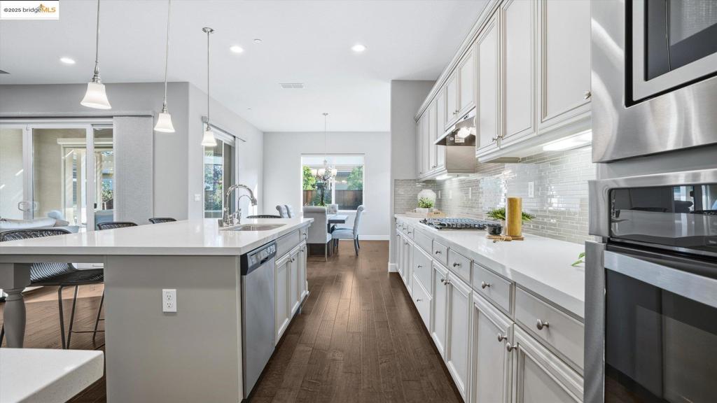 THE LAKES - Residential