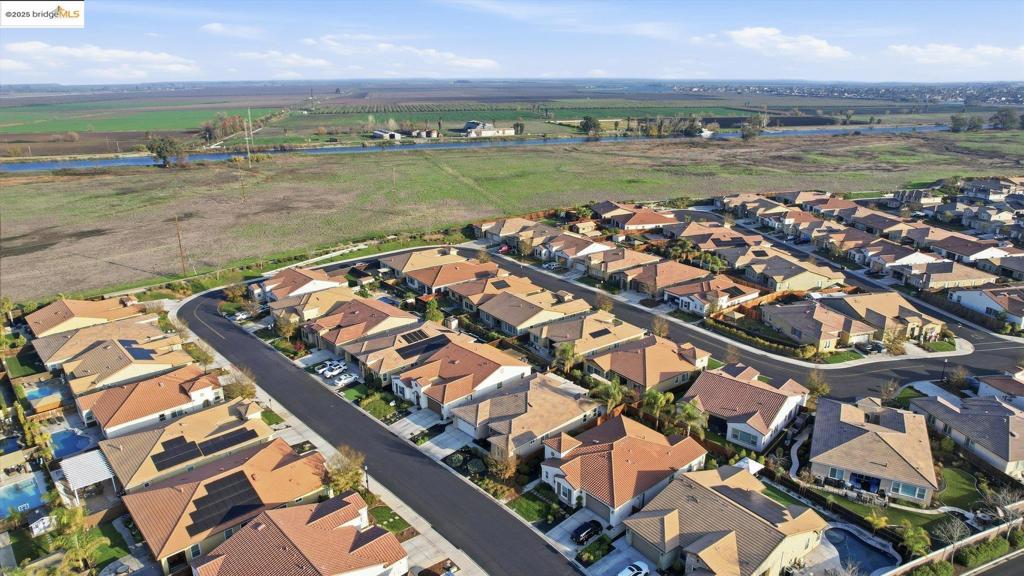 THE LAKES - Residential