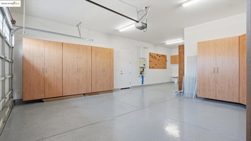 THE LAKES - Residential