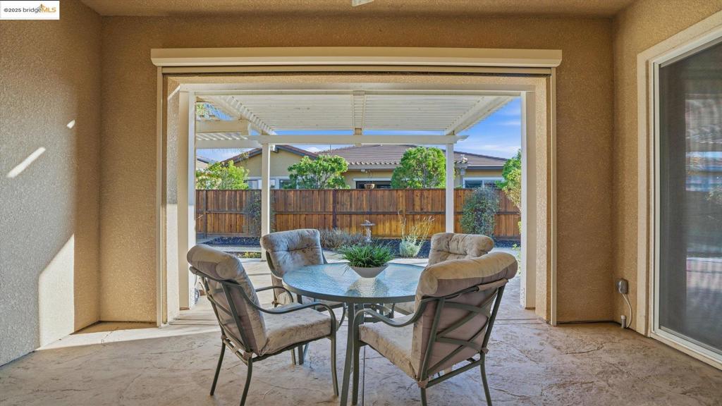 THE LAKES - Residential