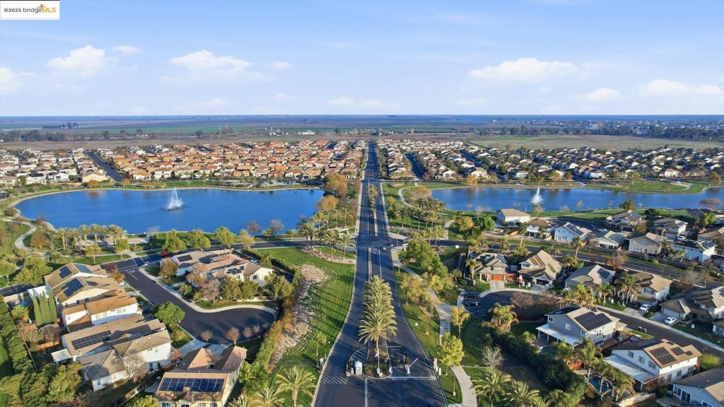 THE LAKES - Residential