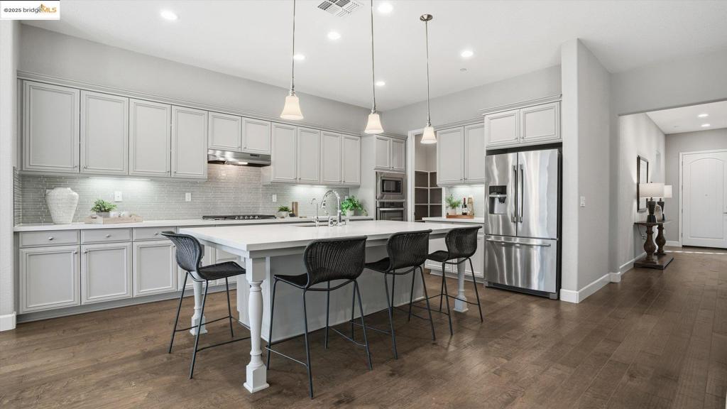 THE LAKES - Residential