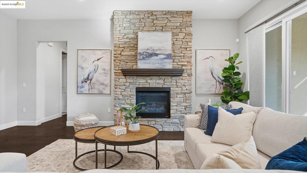 THE LAKES - Residential