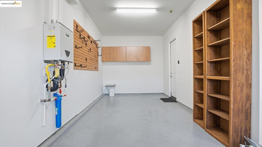 THE LAKES - Residential