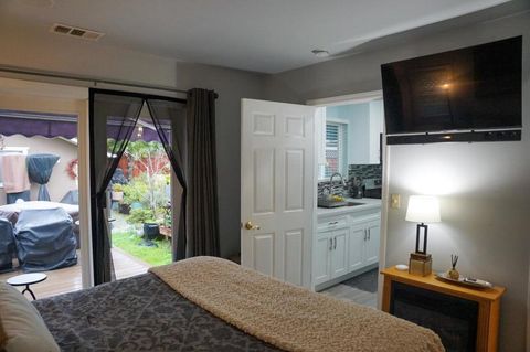 Photo of 1524 Jasmine Street #B, San Mateo, CA 94402 (MLS # ML82039854)