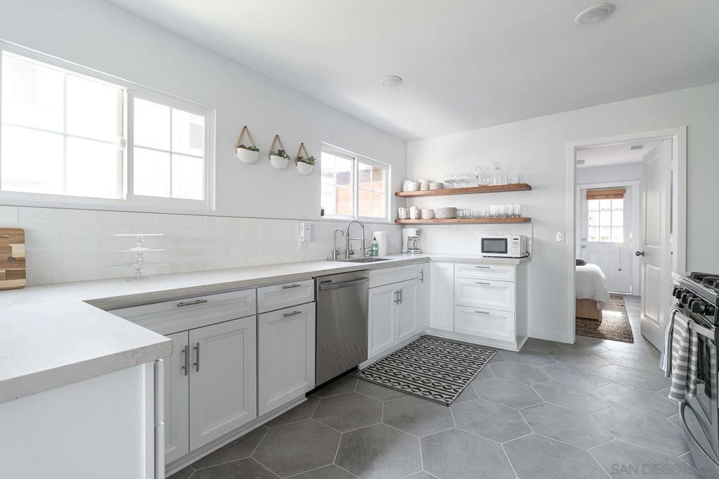 4851 Narragansett Ave