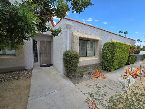 Photo of 187 Winterhaven CIR, Palm Desert, CA 92260 (MLS # CV26187682)