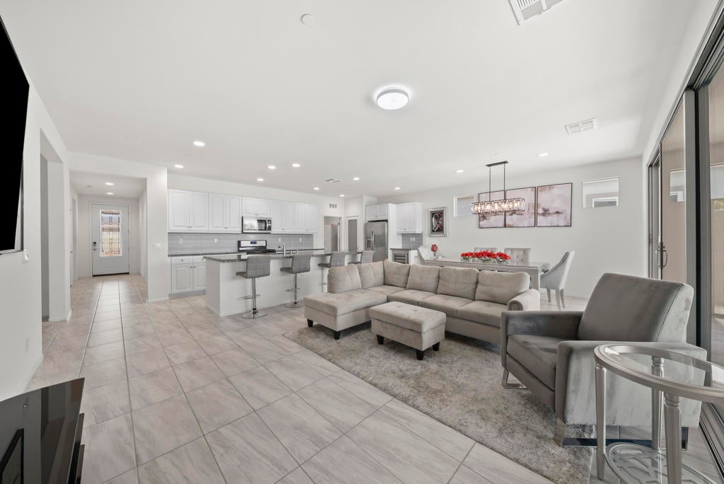 82485 Round Valley Drive