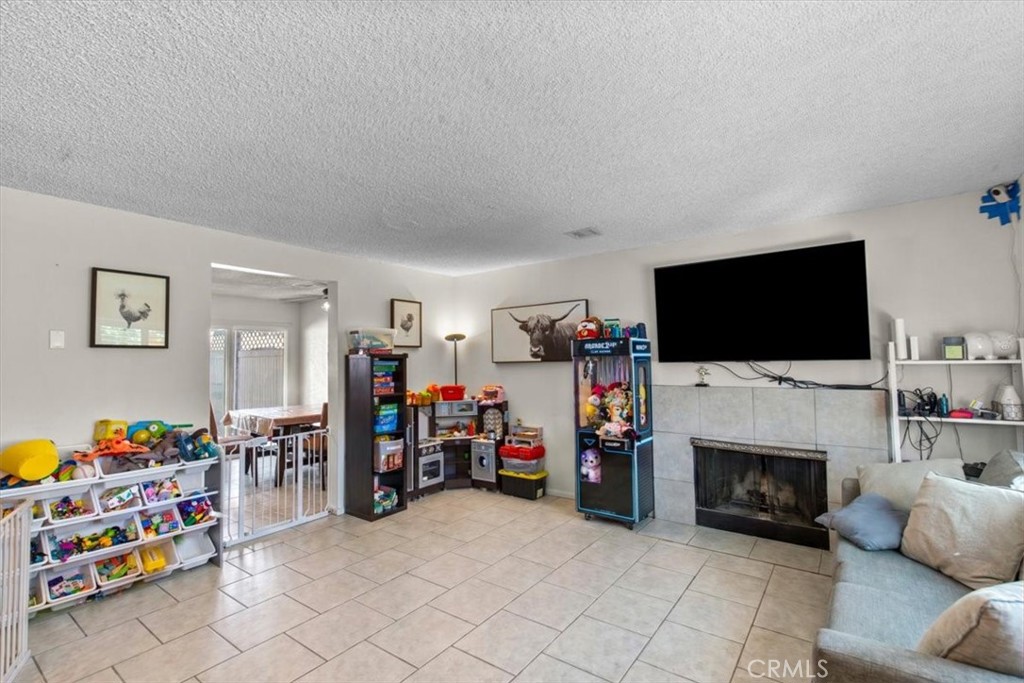 1437 Sycamore
