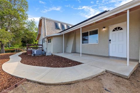 Photo of 410 Palomino Road, Fallbrook, CA 92028 (MLS # SW26000748)