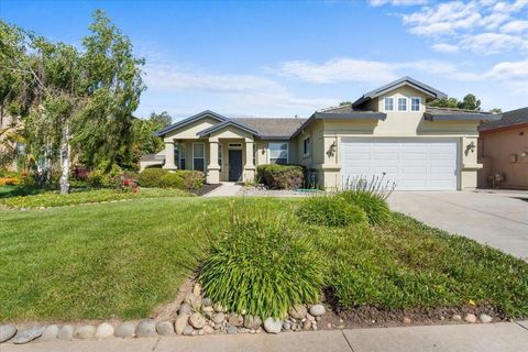 Photo of 478 Churchill Way, Salinas, CA 93906 (MLS # ML82047569)