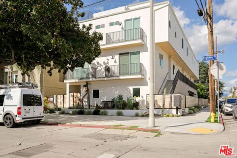 Photo of 11241 W Morrison Street #7, North Hollywood, CA 91601 (MLS # 26654025)