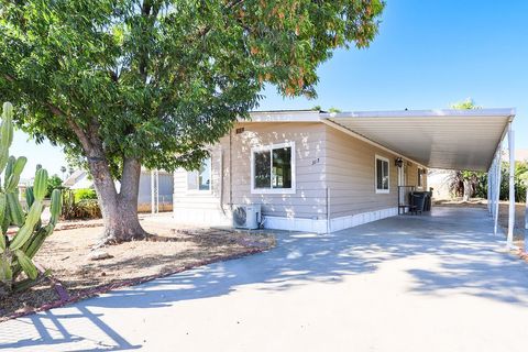 Photo of 315 N Palomar Avenue, San Jacinto, CA 92582 (MLS # IG25248652) Photo of 315 N Palomar Avenue, San Jacinto, CA 92582 (MLS # IG25248652)