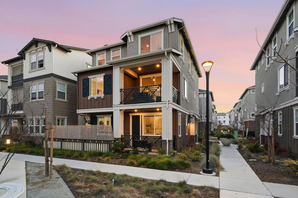 37380 Watersail Way