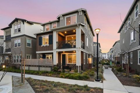 Photo of 37380 Watersail Way, Newark, CA 94560 (MLS # ML82037546)