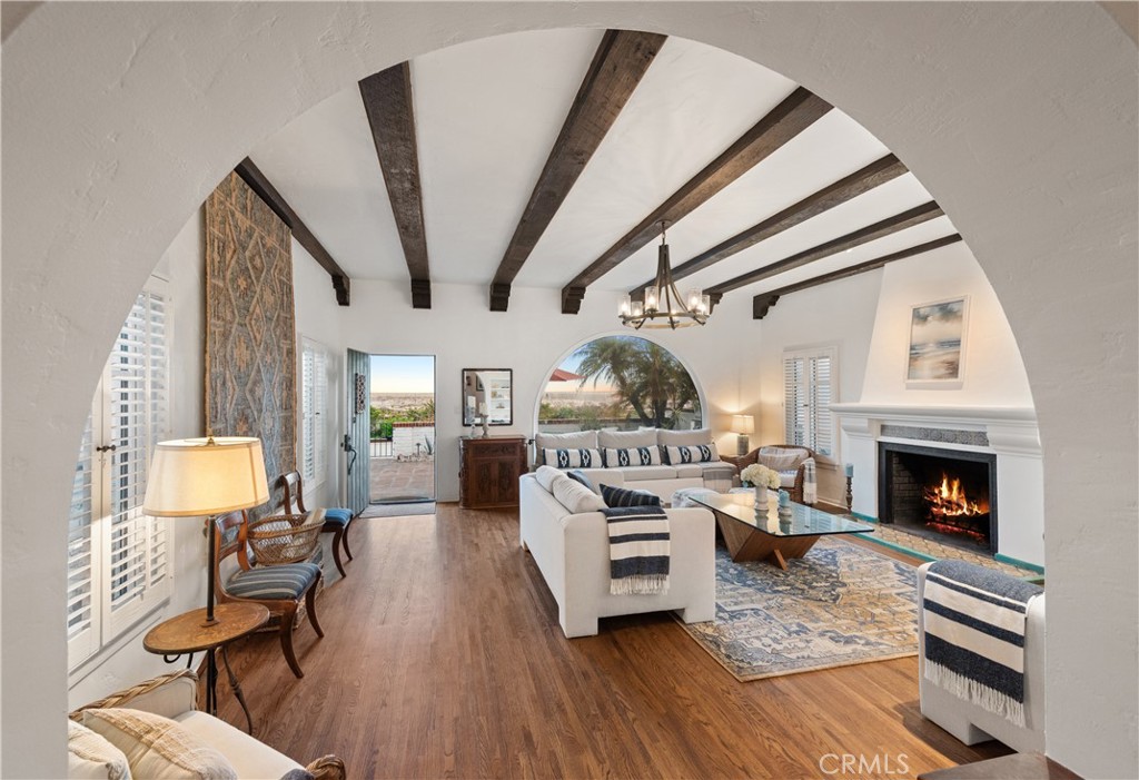 1305 E Balboa Boulevard