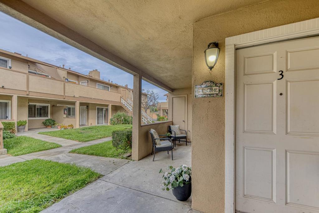 30 W San Joaquin Street 3