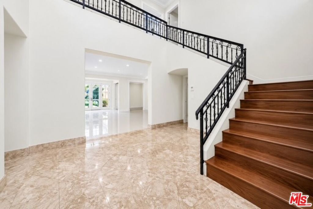 Photo of 713 FOOTHILL Road, Beverly Hills, CA 90210 (MLS # 26996635)