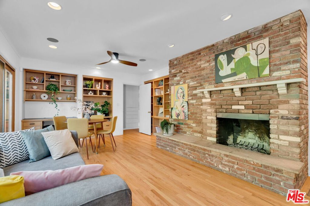 725 Edgeview Drive