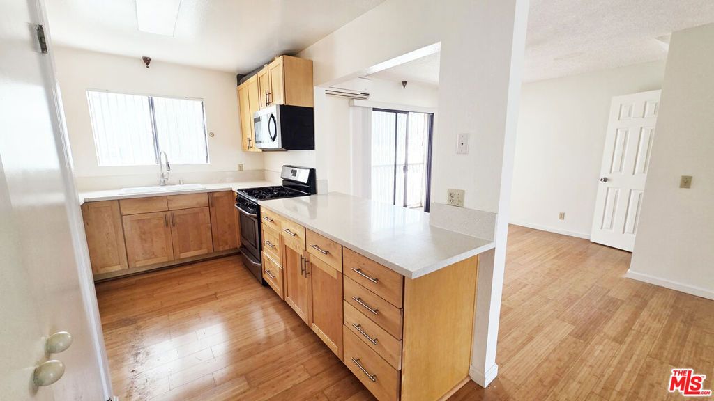 Photo of 4746 Oakwood Avenue #1, Los Angeles, CA 90004 (MLS # 25578523)