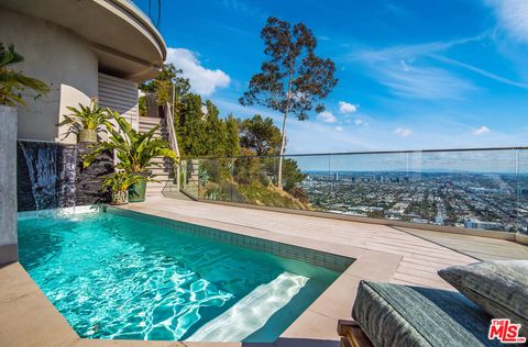 8572 Hillside Avenue Los Angeles CA 90069