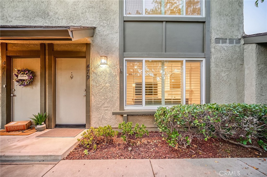 Located in the sought-after Wildwood neighborhood, 479 Serento Circle offers comfort, convenience, and stylish upgrades throughout. This two-bedroom, one-and-a-half-bath townhome is filled with thoughtful improvements that make daily living feel elevated.
The bright, spacious living room welcomes you with a custom fireplace—beautifully clad and framed by a tailored hearth and mantel—creating a true focal point. Wide plank laminate wood flooring flows throughout the first level, complemented by fresh paint and upgraded baseboards. The kitchen is equally impressive, featuring quartz countertops, newer cabinetry, and high-end stainless steel appliances—including a brand-new Bosch 800 Series dishwasher (used once, $1,500). A separate indoor laundry room and a downstairs powder bath complete the first floor.
Upstairs, you'll find two generously sized bedrooms—each offering excellent storage, updated carpet, and clean finishes. One bedroom includes attic access and a third large closet with a separate vanity area. The full bathroom has been refreshed with modern tile flooring and a clean, timeless design.
Additional upgrades include dual-pane windows, plantation shutters, new custom shade in the kitchen, and a nearly new central HVAC system (1 year old). The private patio is ideal for hosting and relaxing, with direct access to two covered parking spots, newer vinyl fencing, and a storage shed for added utility.
Appliances including refrigerator, washer, and dryer are included. Furniture, including a bed and large-screen TV, is negotiable.
Enjoy the best of Wildwood living—just moments from scenic hiking trails, parks, award-winning schools, and nearby shopping and dining. The community offers private pool access and a peaceful setting tucked within one of Thousand Oaks’ most desirable locations.