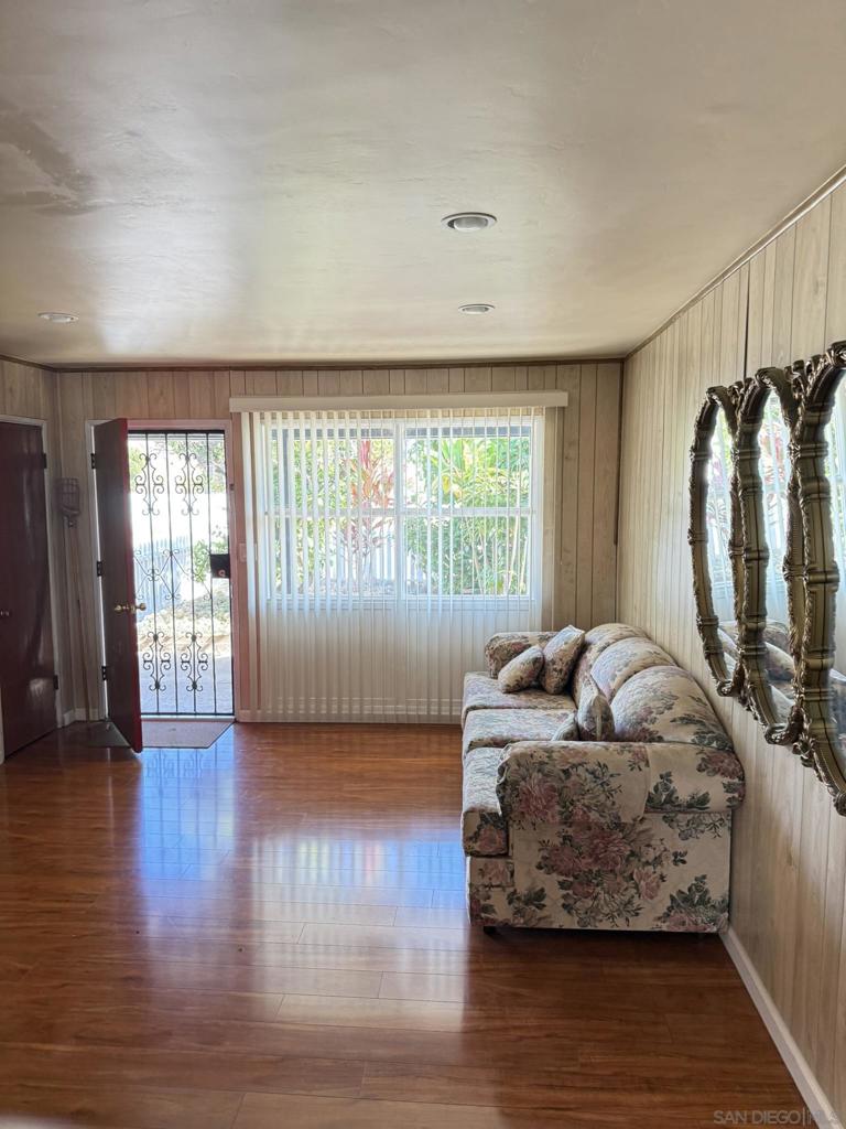 743 Iris Ave