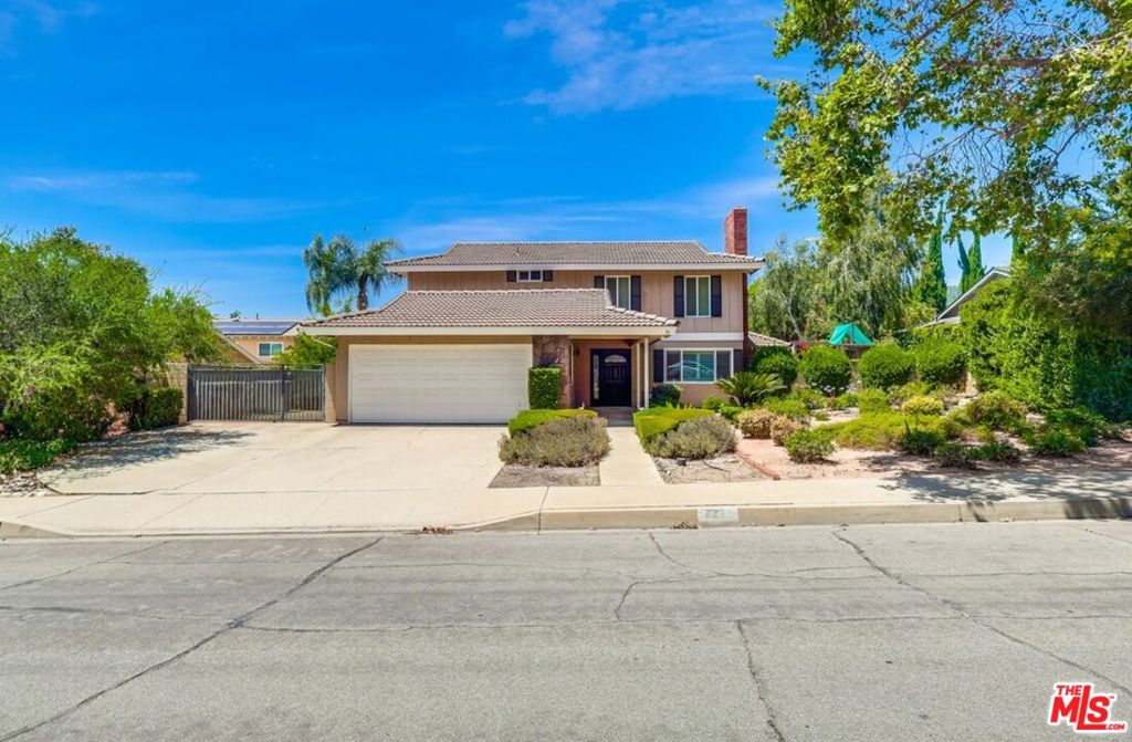 Welcome to This Charming Claremont Home! Discover this amazing 4-bedroom, 2.5-bath home located in the highly sought-after Claremont School District. Just a short walk to the park, this beautifully updated property features brand new paint and carpet throughout.The home also includes a refrigerator, dishwasher, and a newer vacuum system, making it move-in ready and ideal for comfortable living. Perfectly situated for both style and convenience, don't miss out on this fantastic opportunity!