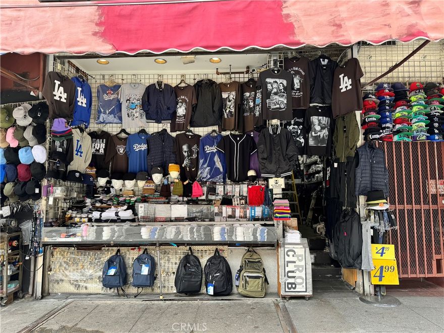 Bright 1250 sq. ft. restaurant space on 5th St. in the heart of Downtown LA's Historic Core is now available for lease. Heavy foot traffic on the street where space is located as it is in a densely populated business/residential area near the Metro subway. The space has built out kitchen and permitted for food use by the City of LA. Space features ceiling fans, upgraded electrical panel, extensive plumbing and brand new mini split A/C unit.

Full kitchen and bar features hand sink, prep sink, dish sink and 3 compartment sink. There is also a new water heater, extensive ethernet cabling, recess and track lighting, cabinets and built in bar. Back area features an office and private restroom. Private secured parking adjacent to the space perfect for loading/unloading and easy access to onsite waste disposal bins.