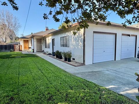 Photo of 227 Roosevelt Avenue, Sunnyvale, CA 94086 (MLS # ML82031962)