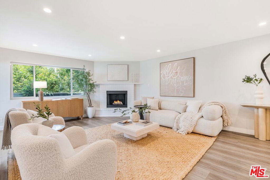 930 California Avenue 201, Santa Monica CA 90403