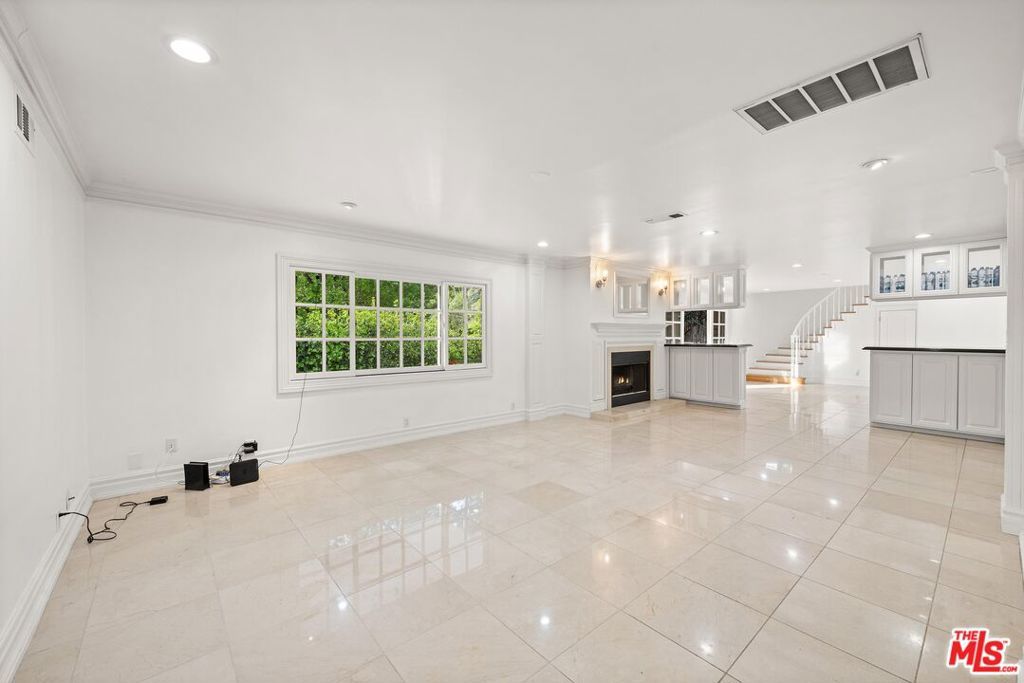 Photo of 3601 Dellvale Place, Encino, CA 91436 (MLS # 26658439)