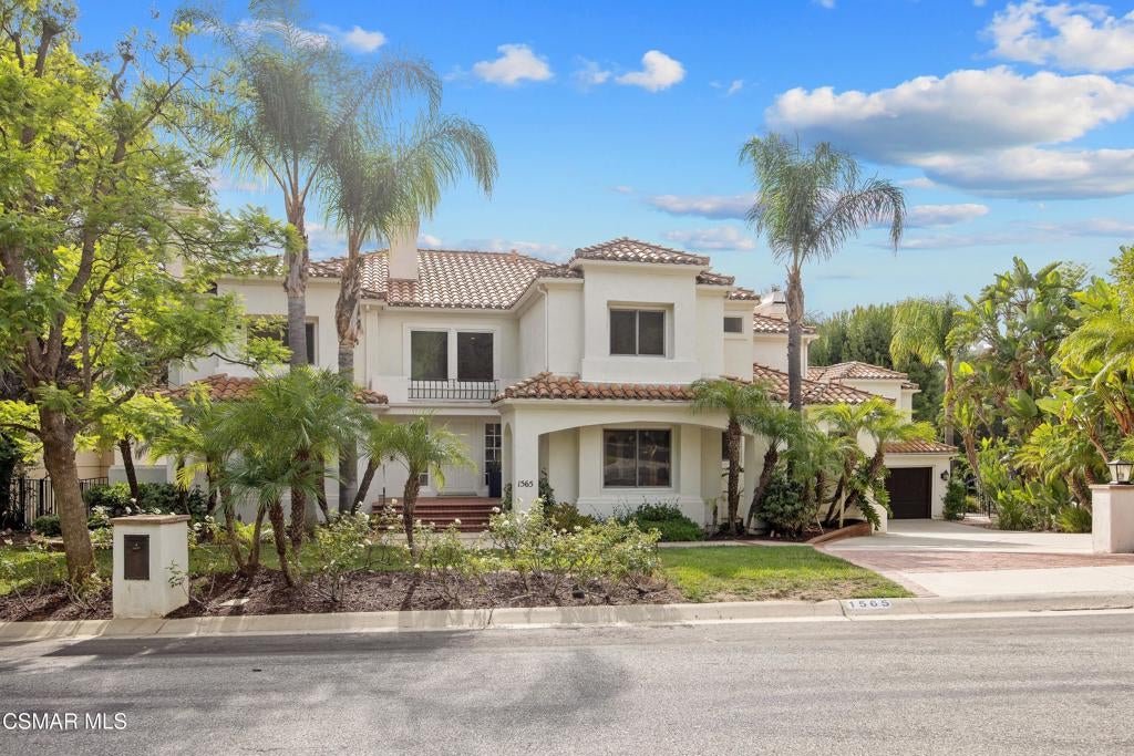 1565 Falling Star Avenue