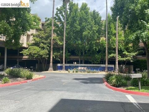 Photo of 360 N Civic Dr Dr, Walnut Creek, CA 94596 (MLS # 41137060)