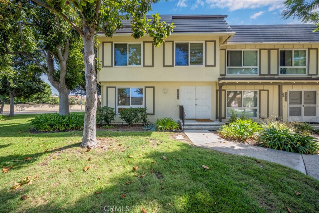 Looking for all new without the stress of remodeling? This end-unit townhome in a quiet Cypress community has been completely transformed and is ready for you to move right in.
The heart of the home is a brand-new kitchen with quartz countertops, stainless steel appliances, and sleek finishes—perfect for both everyday cooking and entertaining. Every bathroom has been beautifully remodeled too, each with modern touches and rain shower heads for that spa-like feel.
Throughout the home, you’ll find luxury vinyl flooring, scraped ceilings, and recessed lighting in every room, giving the space a bright, modern energy. A newer Lennox AC and heating system ensures comfort year-round, and thoughtful details—like the new garbage disposal—show that nothing was overlooked.
Enjoy outdoor living on your private patio, a perfect spot for morning coffee or winding down at the end of the day. And with an easily accessible two-car garage, parking and storage are always convenient.
All of this comes with a prime location near award-winning Cypress schools, parks, sports fields, restaurants, and all the amenities that make Cypress one of Orange County’s most loved communities.
This home is a rare catch—completely move-in ready, stylishly updated, and designed for those who want the best of Cypress living without lifting a hammer.