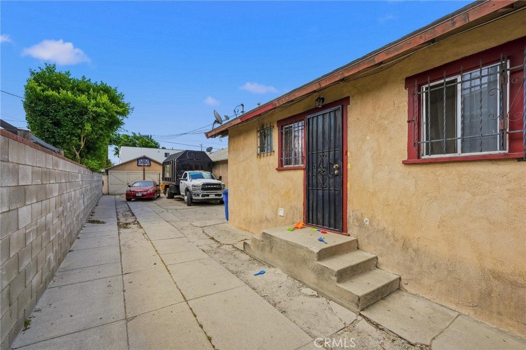 724 E 50th