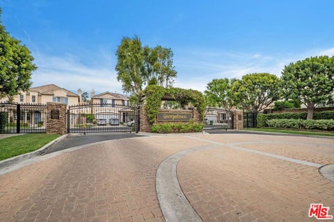 Tiny photo for 17 Mount Vernon, Irvine, CA 92620 (MLS # 26871439)