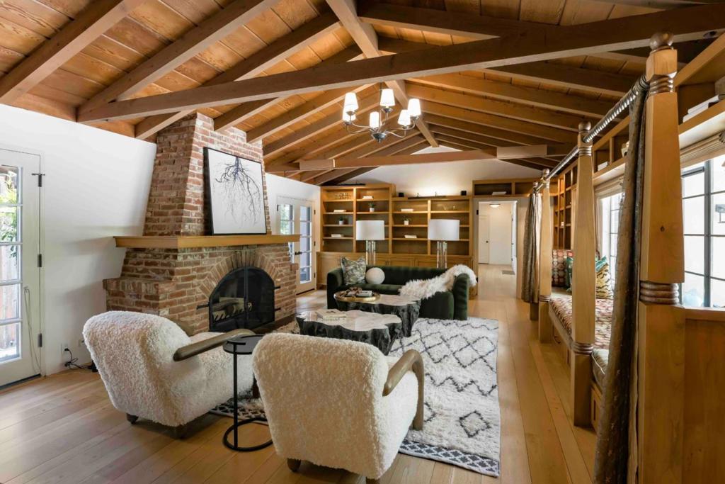 30 Catalpa Drive