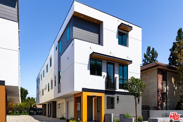 Located in a prime area of Studio City. This single-family residence offers open concept living, 3 bedrooms, 2 1/2 baths, modern kitchen with waterfall island and stainless steel appliances. The primary suite has a private bath, Washer/dryer and 2 car attached garage included. Close to all fine dining, shopping, and entertainment.