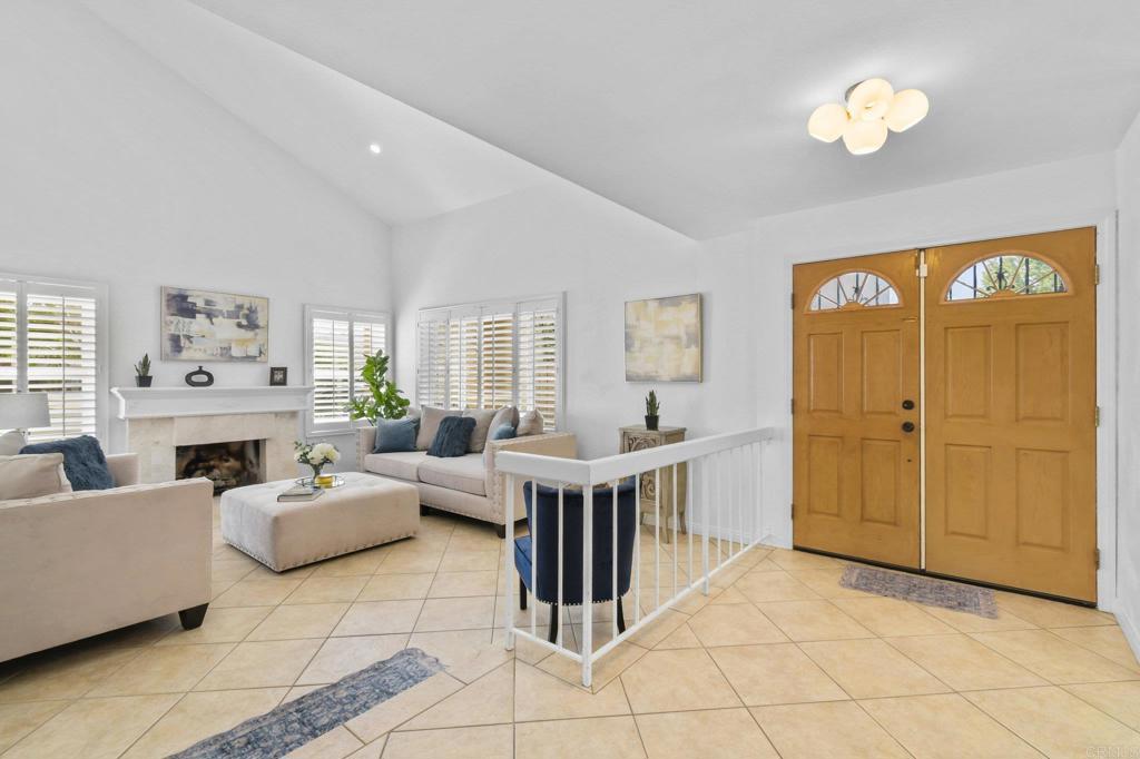 1002 Cholla Place